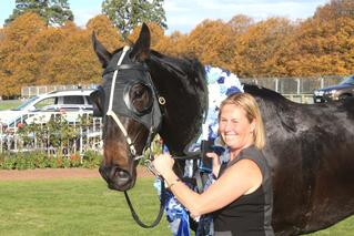 Courte Zarindi (NZ) with trainer Sally Mckay. Photo Credit: Trish Dunell